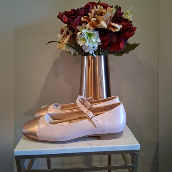 Tahari Loft Cap Toe Flats, Blush Pink and Gold. Size 7 - Picture 3 of 7